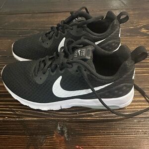 Black and White Athletic Shoes New w out tags